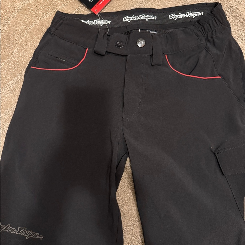 Black Woman Skyline Shorts MTB Trail Shorts with Red Accents